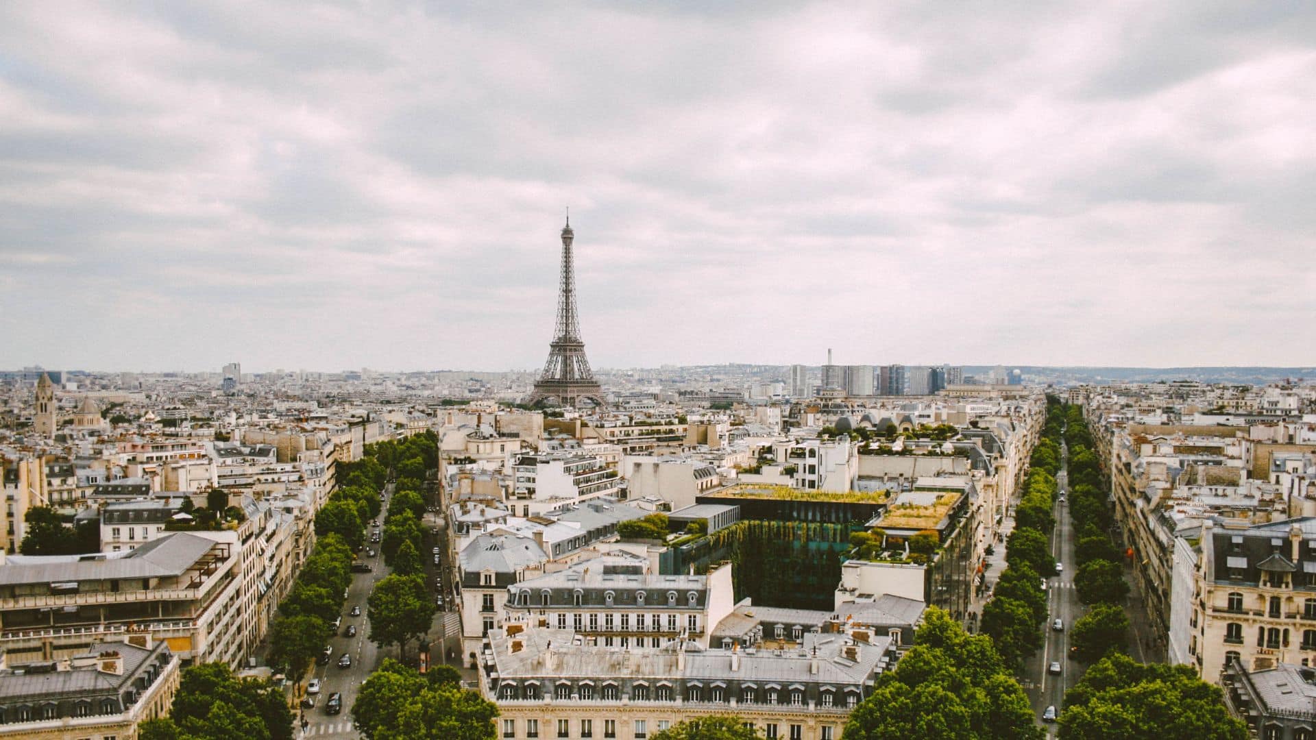 What to Know Before Moving to Paris: A Guide for US and European Expats