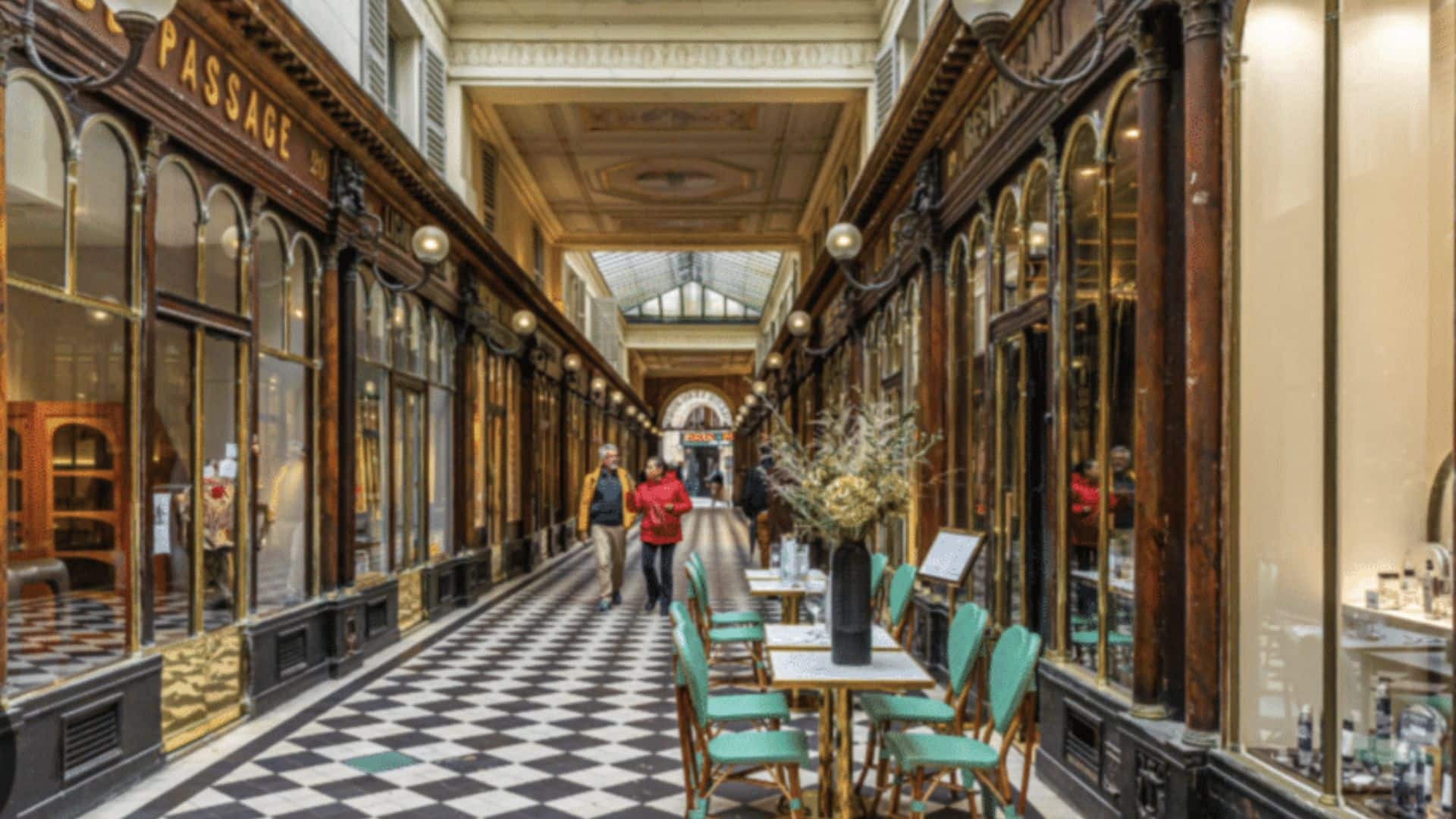 Discover the hidden treasures: covered passages in Paris